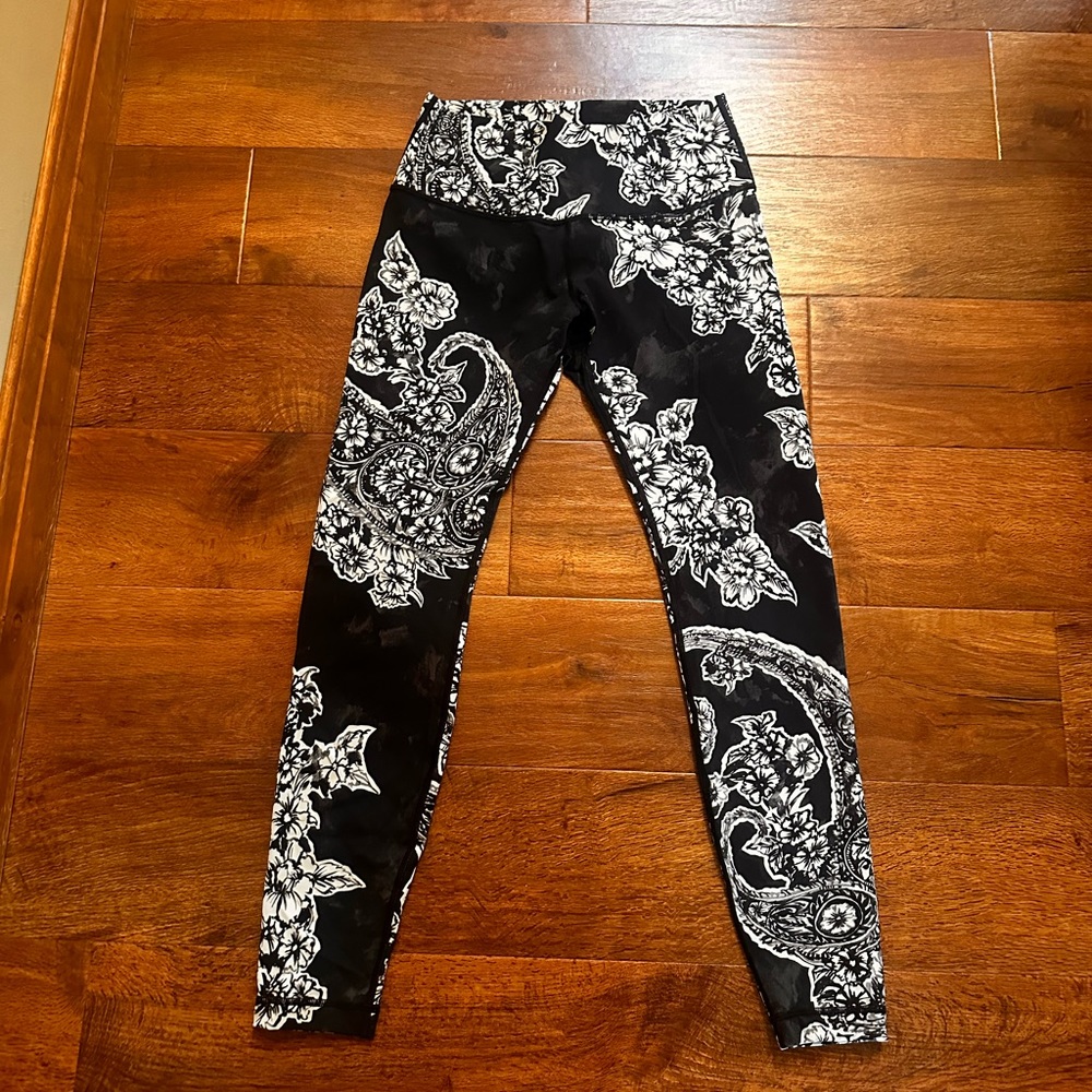 LuluLemon leggings, size 8, black